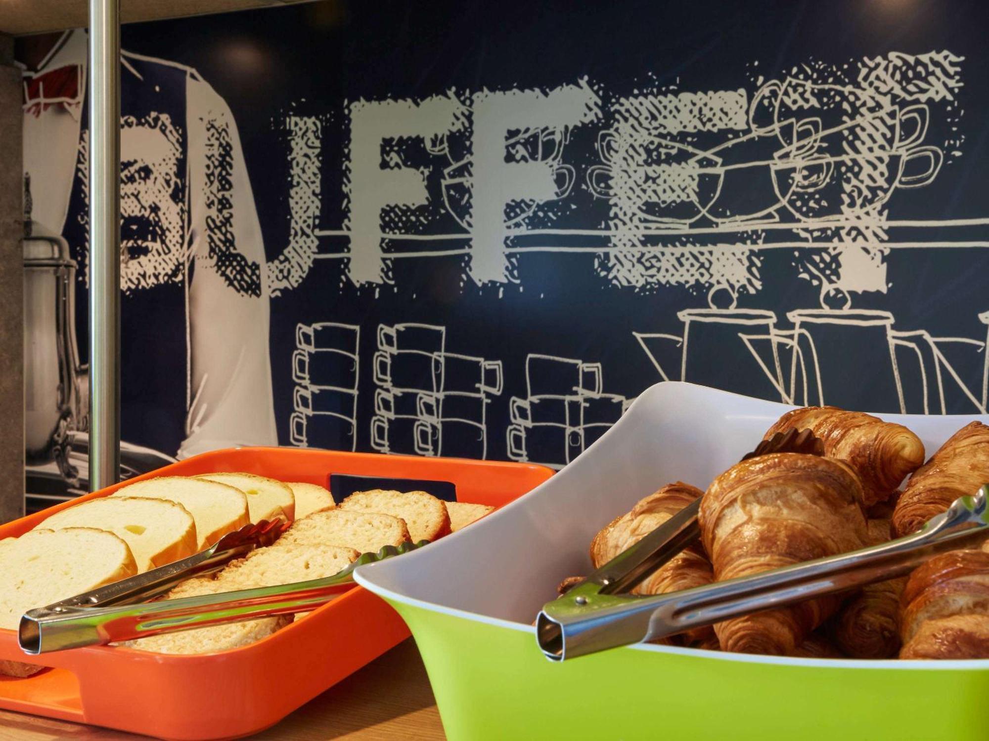 Ibis Budget Lyon Est Chaponnay Esterno foto